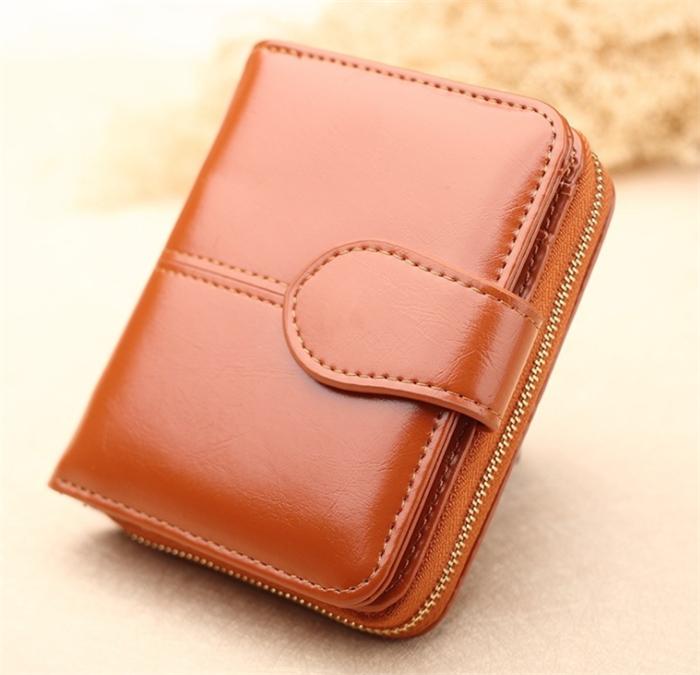 Women's Short Oil Wax Leather Hand Wallet