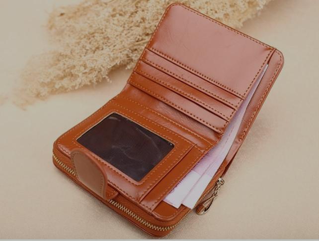 Women's Short Oil Wax Leather Hand Wallet